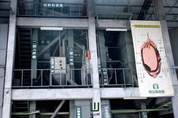 關山米國學校:台東|關山米國學校、古早味大碗公飯 一年僅二收的限定美味 重新找回吃米的原味感動