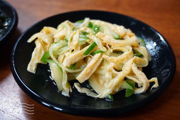 獅兄弟風味小酒館：※ 獅兄弟風味小酒館 ※ 平價消費神級享受，超新鮮辣沙公麵線和黃金海鮮鍋，沒吃過真的會後悔~!!!!