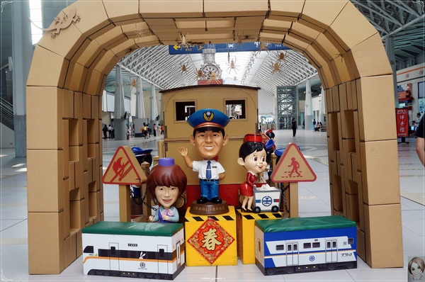 台鐵新烏日文創商圈：[台中追五月天小旅行]台中 新烏日火車站~火車票卡座位&百萬車票機器人