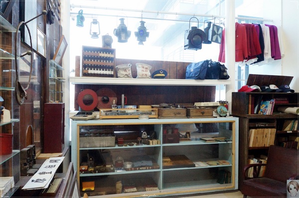 台鐵新烏日文創商圈：[台中追五月天小旅行]台中 新烏日火車站~火車票卡座位&百萬車票機器人