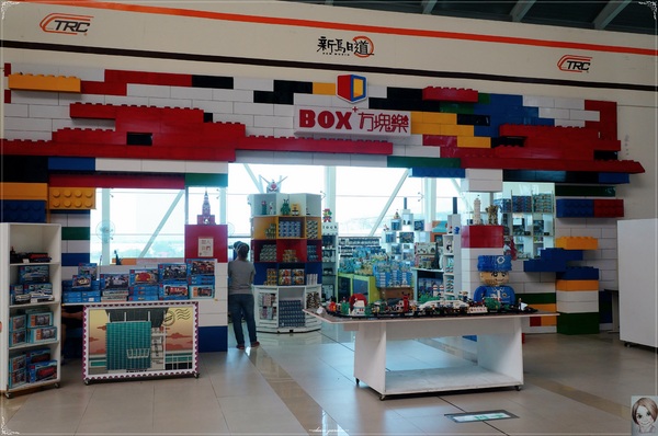 台鐵新烏日文創商圈：[台中追五月天小旅行]台中 新烏日火車站~火車票卡座位&百萬車票機器人