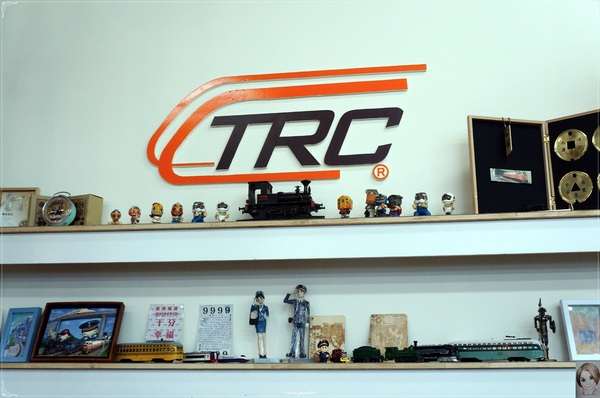 台鐵新烏日文創商圈：[台中追五月天小旅行]台中 新烏日火車站~火車票卡座位&百萬車票機器人