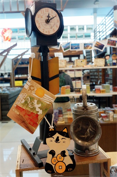 台鐵新烏日文創商圈：[台中追五月天小旅行]台中 新烏日火車站~火車票卡座位&百萬車票機器人