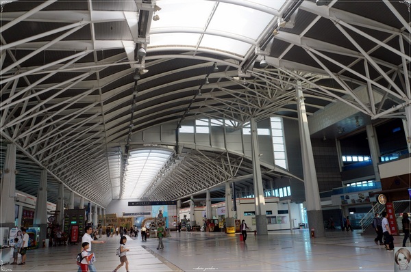 台鐵新烏日文創商圈：[台中追五月天小旅行]台中 新烏日火車站~火車票卡座位&百萬車票機器人