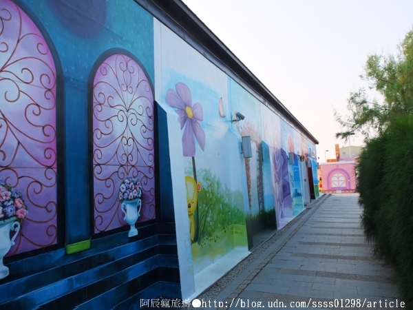 北門婚紗美地文創園區：【旅行遊記。台南北門區】北門遊客中心& 北門婚紗美地。美到爆表的彩繪藝術 幸福夢幻超人氣拍照景點