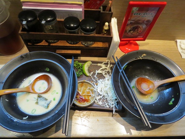 樂麵屋(西門店):會讓人差點把碗舔光的拉麵【台北西門町/樂麵屋】