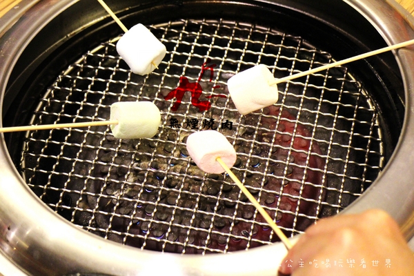 九斤二日式無煙燒肉:松山火烤吃到飽『九斤二日式無煙燒肉』捷運南京三民美食/燒肉/燒烤/宵夜