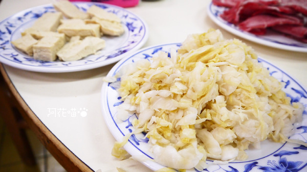 勵進餐廳(台電員工餐廳):【古亭│火鍋吃到飽】人氣強強滾的眷村酸菜白肉鍋,隱身巷弄的『勵進餐廳』