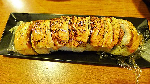 鮨壽司大眾食堂：三重-瞬間擄獲芳心的毛毛蟲壽司~鮨壽司