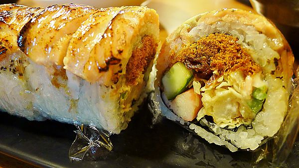 鮨壽司大眾食堂：三重-瞬間擄獲芳心的毛毛蟲壽司~鮨壽司