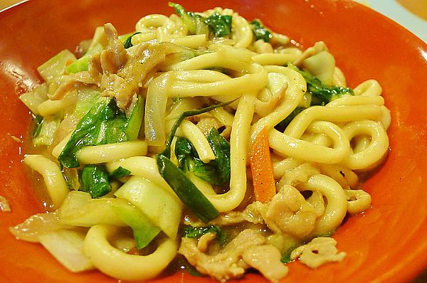 鮨壽司大眾食堂：三重-瞬間擄獲芳心的毛毛蟲壽司~鮨壽司