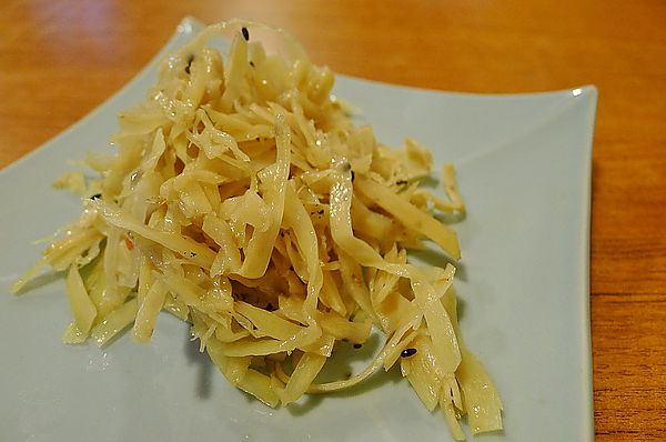 鮨壽司大眾食堂：三重-瞬間擄獲芳心的毛毛蟲壽司~鮨壽司