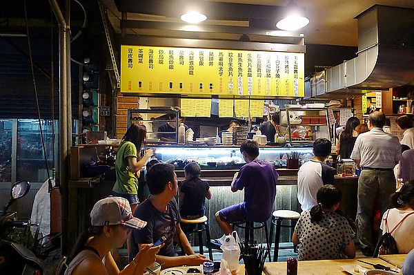 鮨壽司大眾食堂：三重-瞬間擄獲芳心的毛毛蟲壽司~鮨壽司