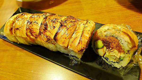 鮨壽司大眾食堂：三重-瞬間擄獲芳心的毛毛蟲壽司~鮨壽司