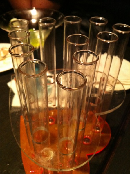 La gondola宮都拉義式主題餐廳：氣氛佳~口味佳~服務也不賴~好吃高級義大利麵~