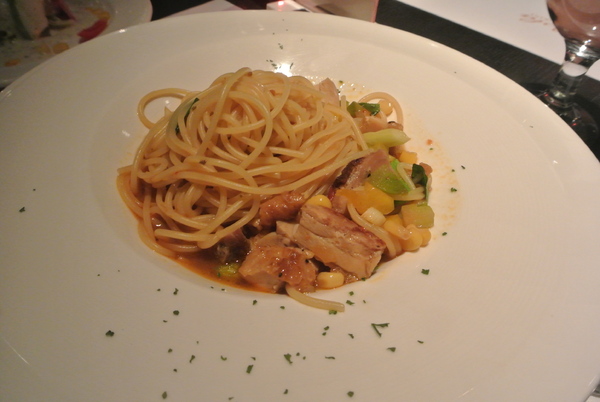 La gondola宮都拉義式主題餐廳：氣氛佳~口味佳~服務也不賴~好吃高級義大利麵~