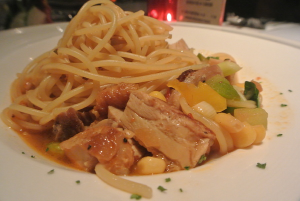 La gondola宮都拉義式主題餐廳：氣氛佳~口味佳~服務也不賴~好吃高級義大利麵~