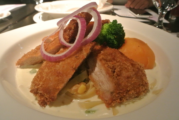 La gondola宮都拉義式主題餐廳：氣氛佳~口味佳~服務也不賴~好吃高級義大利麵~