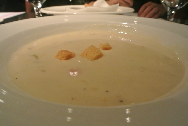 La gondola宮都拉義式主題餐廳：氣氛佳~口味佳~服務也不賴~好吃高級義大利麵~