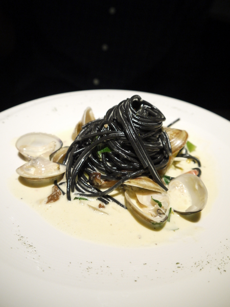 La gondola宮都拉義式主題餐廳：氣氛佳~口味佳~服務也不賴~好吃高級義大利麵~