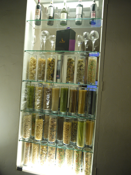 La gondola宮都拉義式主題餐廳：氣氛佳~口味佳~服務也不賴~好吃高級義大利麵~