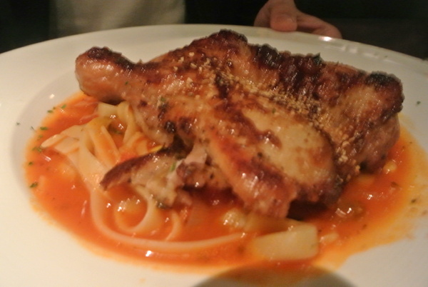 La gondola宮都拉義式主題餐廳：氣氛佳~口味佳~服務也不賴~好吃高級義大利麵~