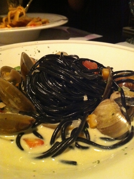 La gondola宮都拉義式主題餐廳：氣氛佳~口味佳~服務也不賴~好吃高級義大利麵~