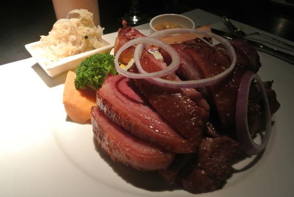 La gondola宮都拉義式主題餐廳：氣氛佳~口味佳~服務也不賴~好吃高級義大利麵~