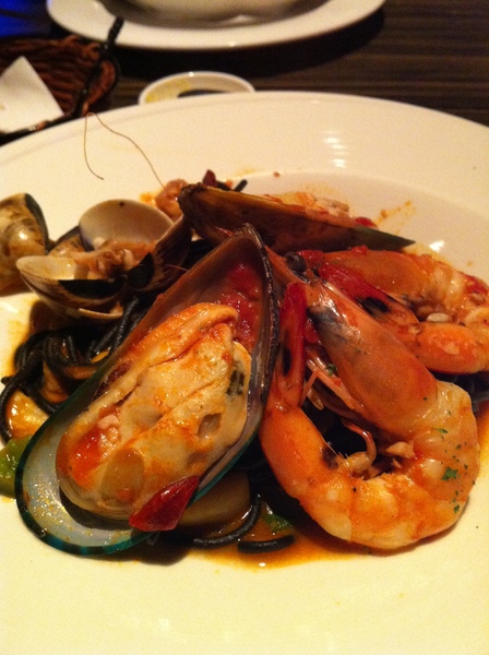 La gondola宮都拉義式主題餐廳：氣氛佳~口味佳~服務也不賴~好吃高級義大利麵~