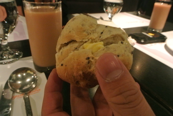 La gondola宮都拉義式主題餐廳：氣氛佳~口味佳~服務也不賴~好吃高級義大利麵~