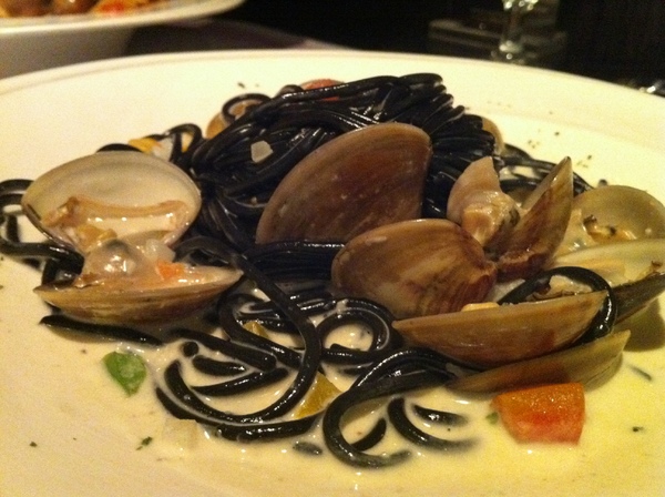 La gondola宮都拉義式主題餐廳：氣氛佳~口味佳~服務也不賴~好吃高級義大利麵~