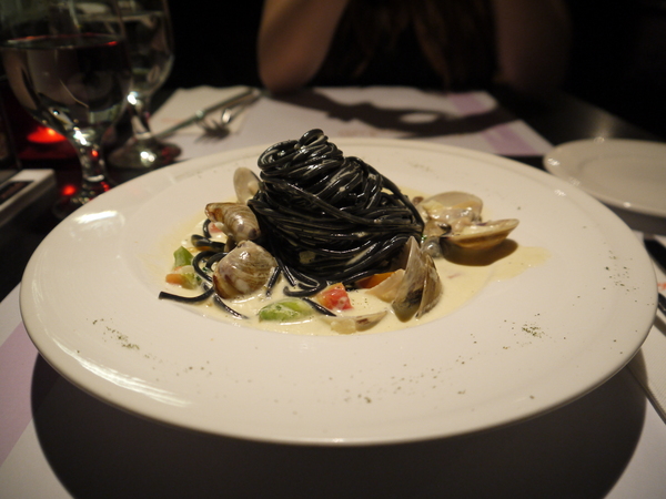 La gondola宮都拉義式主題餐廳：氣氛佳~口味佳~服務也不賴~好吃高級義大利麵~