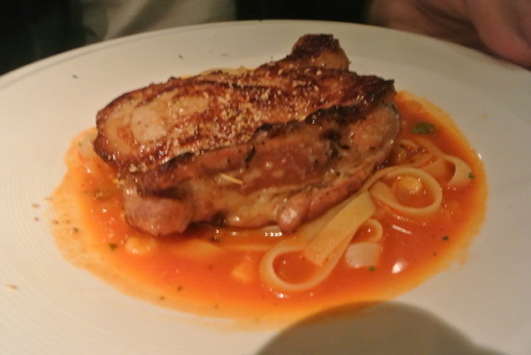 La gondola宮都拉義式主題餐廳：氣氛佳~口味佳~服務也不賴~好吃高級義大利麵~