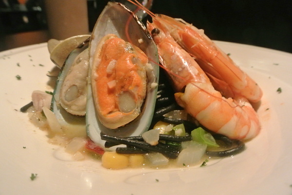 La gondola宮都拉義式主題餐廳：氣氛佳~口味佳~服務也不賴~好吃高級義大利麵~