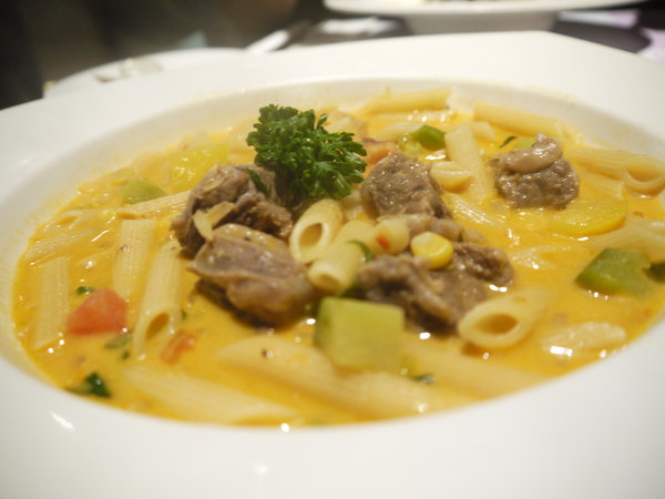 La gondola宮都拉義式主題餐廳：氣氛佳~口味佳~服務也不賴~好吃高級義大利麵~