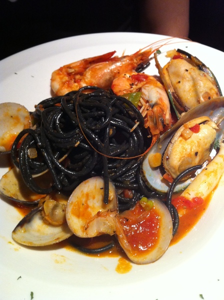 La gondola宮都拉義式主題餐廳：氣氛佳~口味佳~服務也不賴~好吃高級義大利麵~