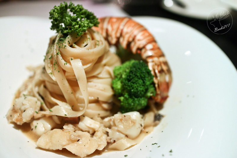 Banbi217 美食旅遊: 宮都拉義式主題餐廳,義大利麵料理,排餐,燉飯,沙拉前菜(台北東區、大安區、捷運忠孝敦化)[邀約]