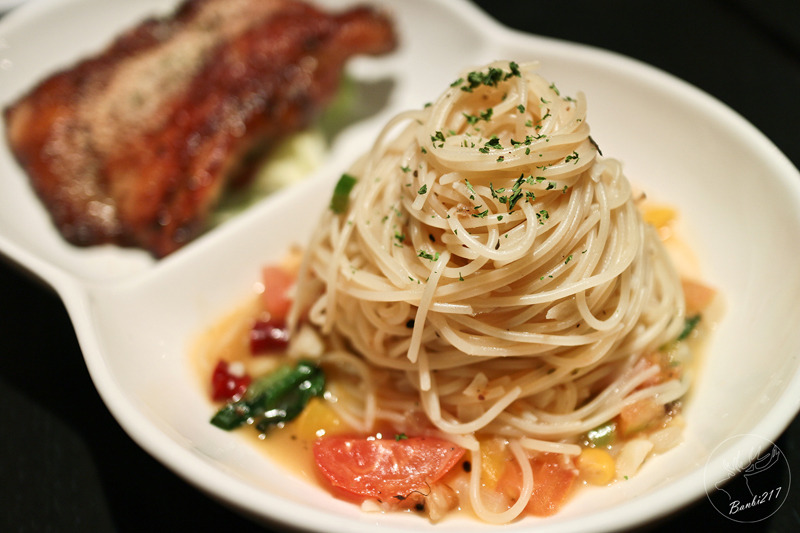 Banbi217 美食旅遊: 宮都拉義式主題餐廳,義大利麵料理,排餐,燉飯,沙拉前菜(台北東區、大安區、捷運忠孝敦化)[邀約]