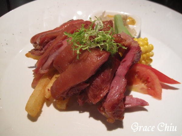 經典香烤德國豬腳(中)~La gondola宮都拉義式主題餐廳%2F東區義式%2F台北好吃義式%2F捷運忠孝敦化站%2F東區包場