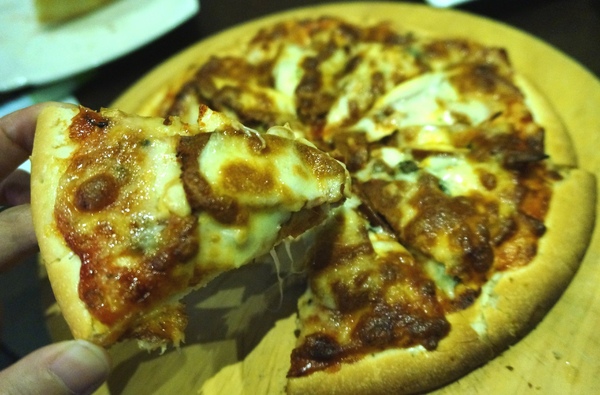 麥晶鮮釀啤酒餐廳(板橋店)：[板橋.府中] 麥晶鮮釀啤酒餐廳：現場演唱/棒球直播/啤酒/美食