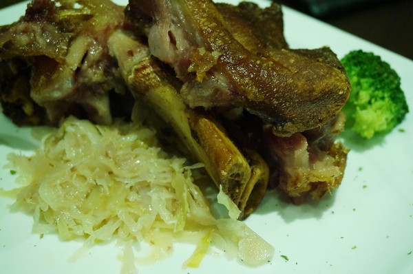 麥晶鮮釀啤酒餐廳(板橋店)：[板橋.府中] 麥晶鮮釀啤酒餐廳：現場演唱/棒球直播/啤酒/美食