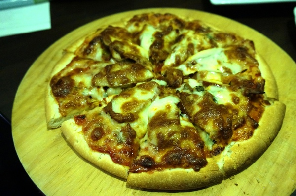 麥晶鮮釀啤酒餐廳(板橋店)：[板橋.府中] 麥晶鮮釀啤酒餐廳：現場演唱/棒球直播/啤酒/美食