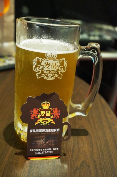 麥晶鮮釀啤酒餐廳(板橋店)：[板橋.府中] 麥晶鮮釀啤酒餐廳：現場演唱/棒球直播/啤酒/美食