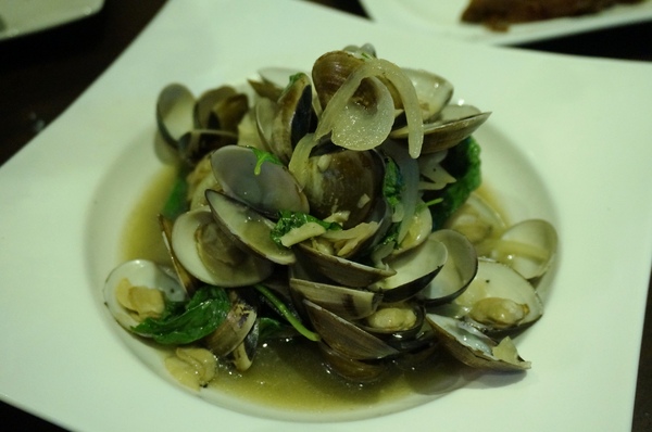 麥晶鮮釀啤酒餐廳(板橋店)：[板橋.府中] 麥晶鮮釀啤酒餐廳：現場演唱/棒球直播/啤酒/美食