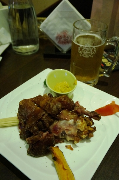 麥晶鮮釀啤酒餐廳(板橋店)：[板橋.府中] 麥晶鮮釀啤酒餐廳：現場演唱/棒球直播/啤酒/美食