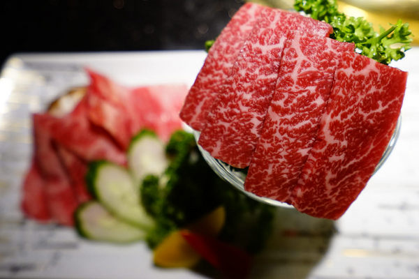 塩選輕塩風燒肉(公益店)：塩選輕塩風燒肉-公益店-禪境中優雅享受燒肉的極緻精神