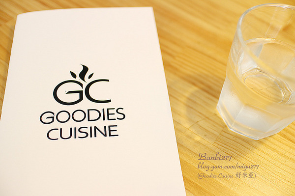 好米亞：[好米亞 Goodies Cuisine]信義永吉商圈巷弄內平價酥脆的手工蘋果派及香蕉派(捷運市政府站,下午茶,咖啡館,餐廳,漢堡,義大利麵,豬肋排)