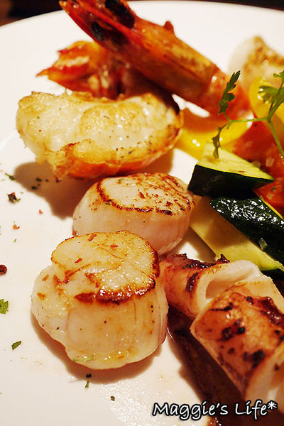 好米亞義法餐酒館:台北東區。捷運忠孝敦化【好米亞義法餐酒館】在台灣就能品嚐歐式風味料理◆碳烤海鮮拼盤。戰斧豬排