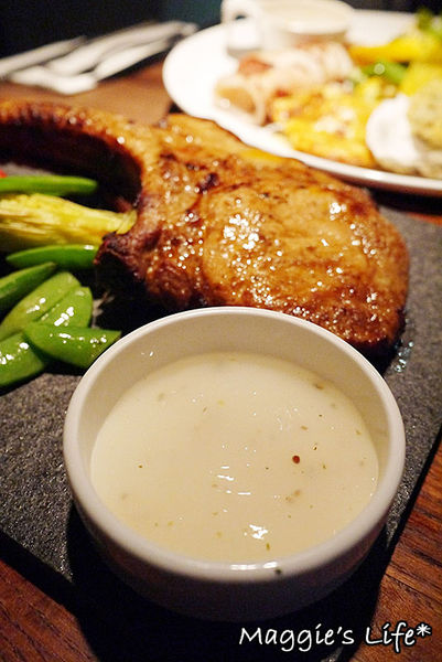 好米亞義法餐酒館:台北東區。捷運忠孝敦化【好米亞義法餐酒館】在台灣就能品嚐歐式風味料理◆碳烤海鮮拼盤。戰斧豬排