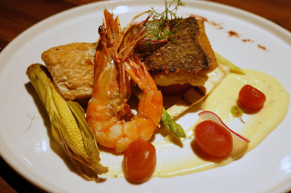 好米亞義法餐酒館:(胖樺食記)台北東區餐點一流環境滿分「好米亞義法餐酒館」。精緻細膩排餐配上各式酒類微醺宜人。